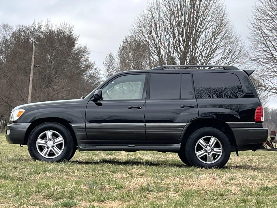 2006 Lexus LX 2nd Gen - Image 11 of 31