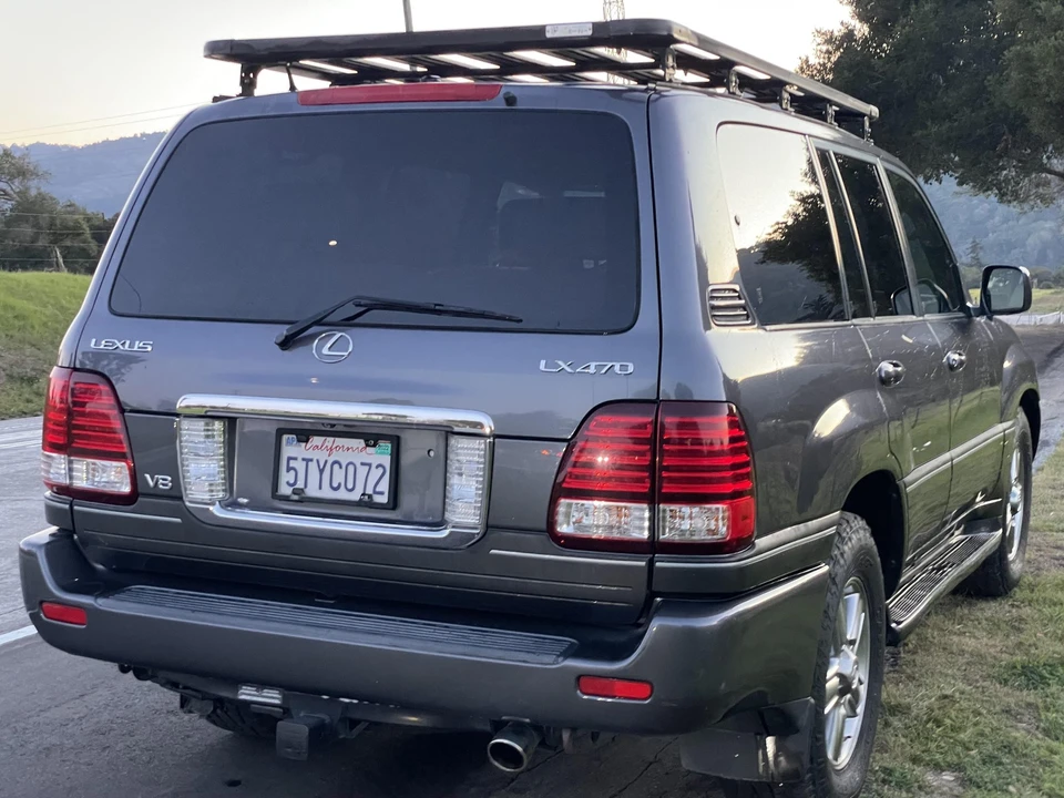 2006 Lexus LX 2nd Gen - Image 10 of 31