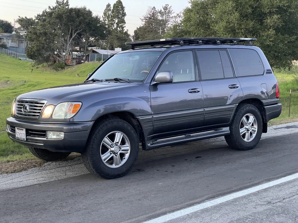 2006 Lexus LX 2nd Gen - Image 2 of 31