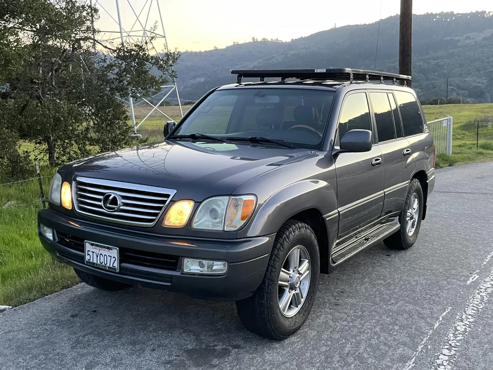 2006 Lexus LX 2nd Gen - Image 3 of 31
