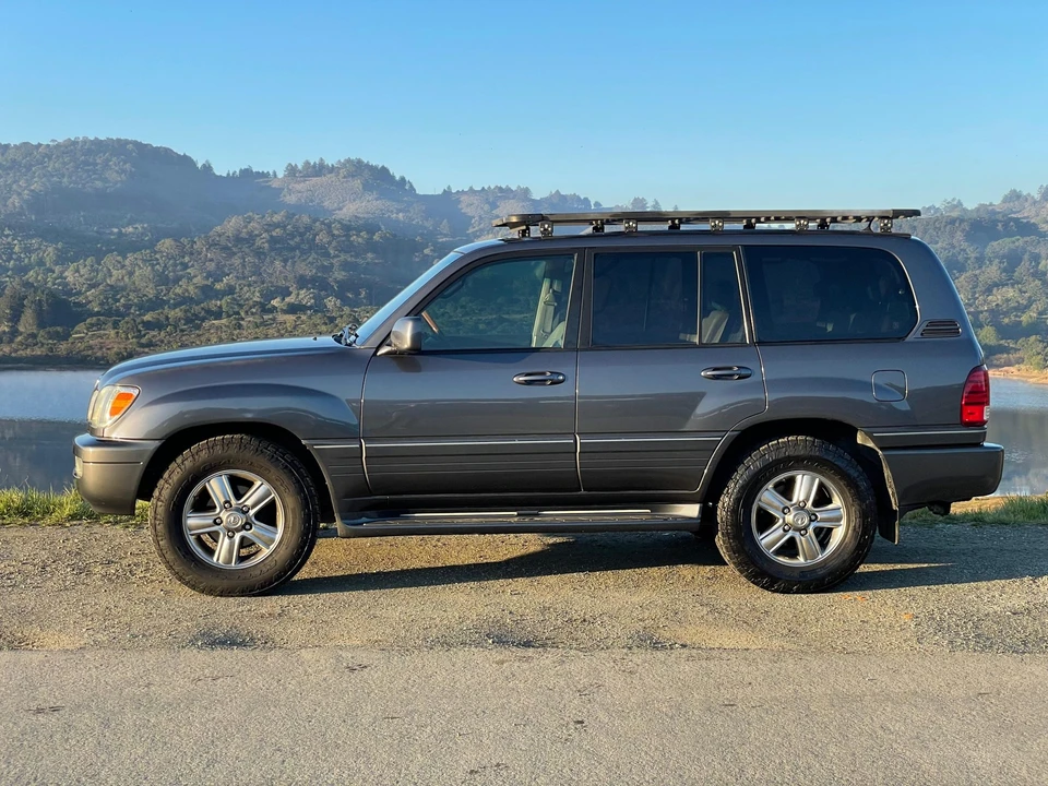 2006 Lexus LX 2nd Gen - Image 25 of 31