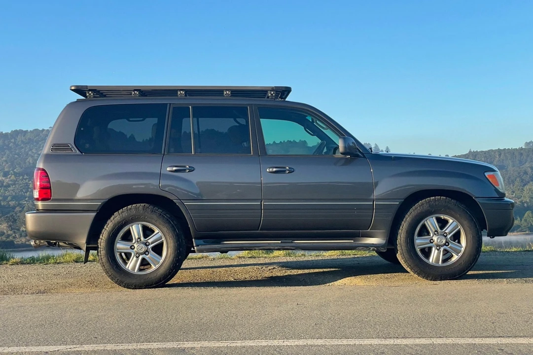 2006 Lexus LX 2nd Gen - Image 9 of 31
