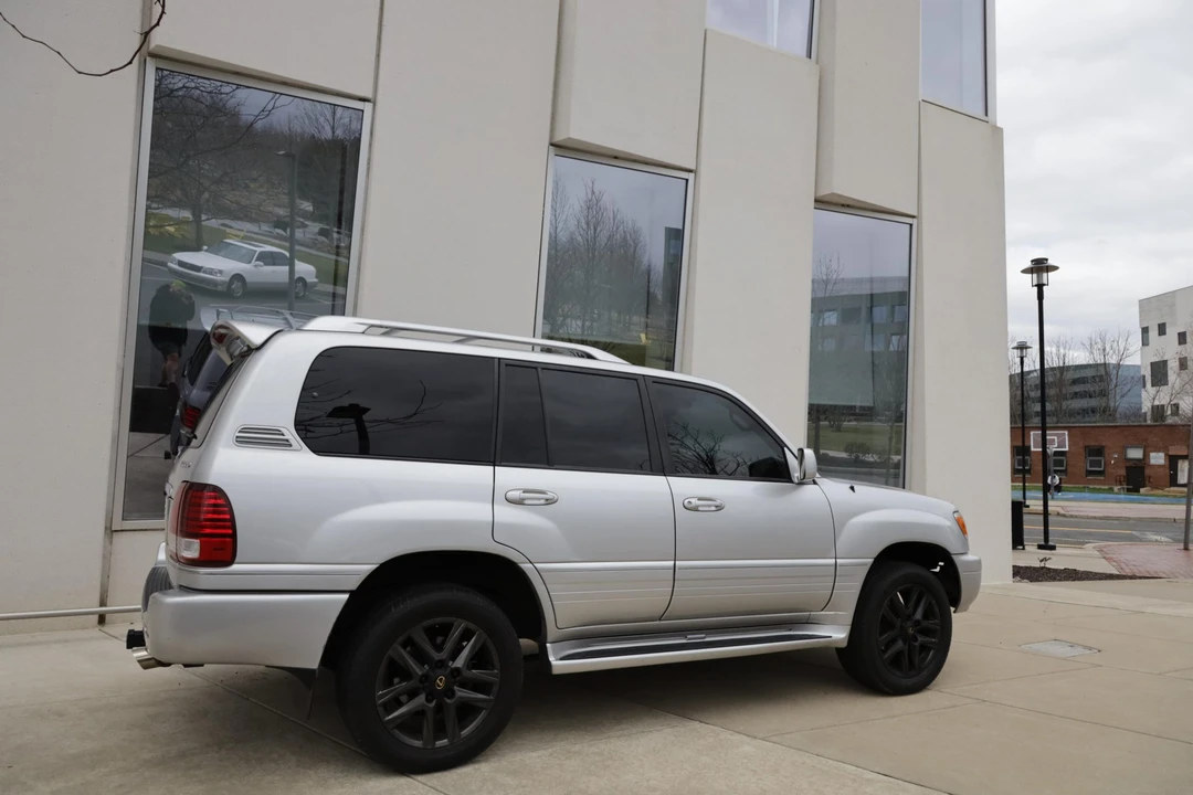 2006 Lexus LX 2nd Gen - Image 27 of 31