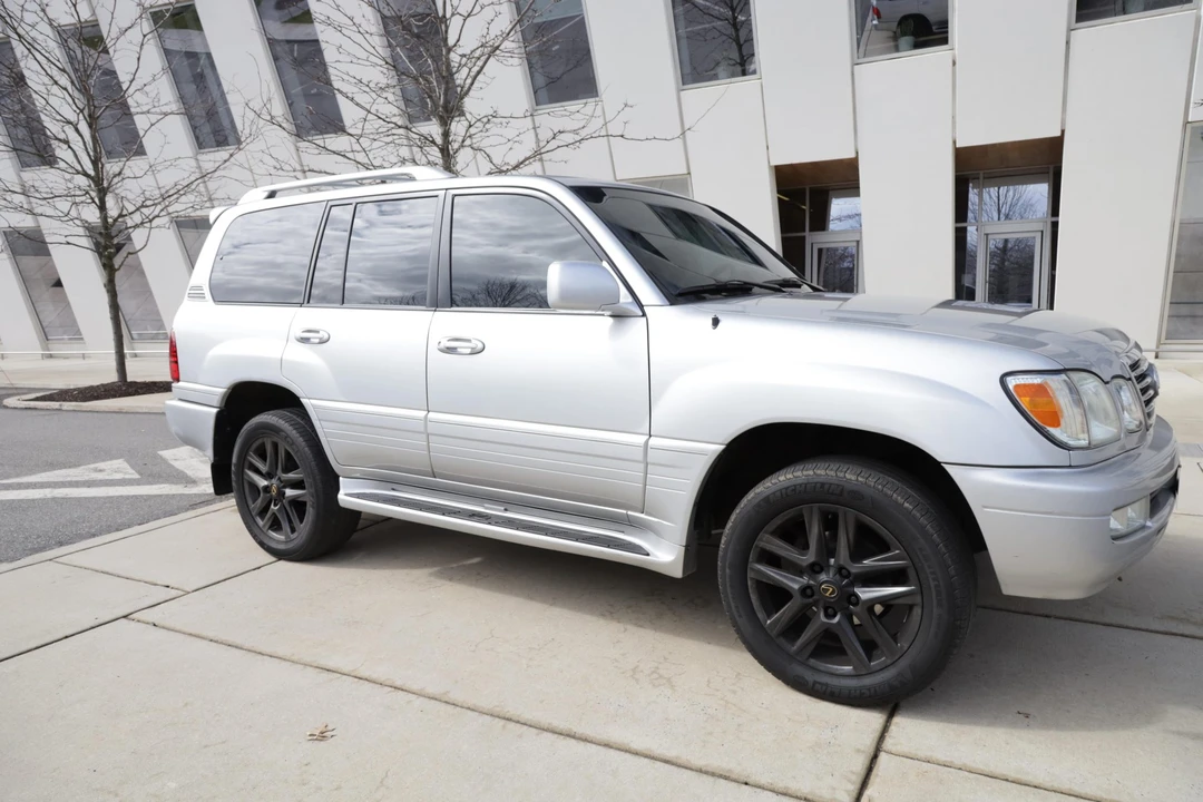2006 Lexus LX 2nd Gen - Image 25 of 31