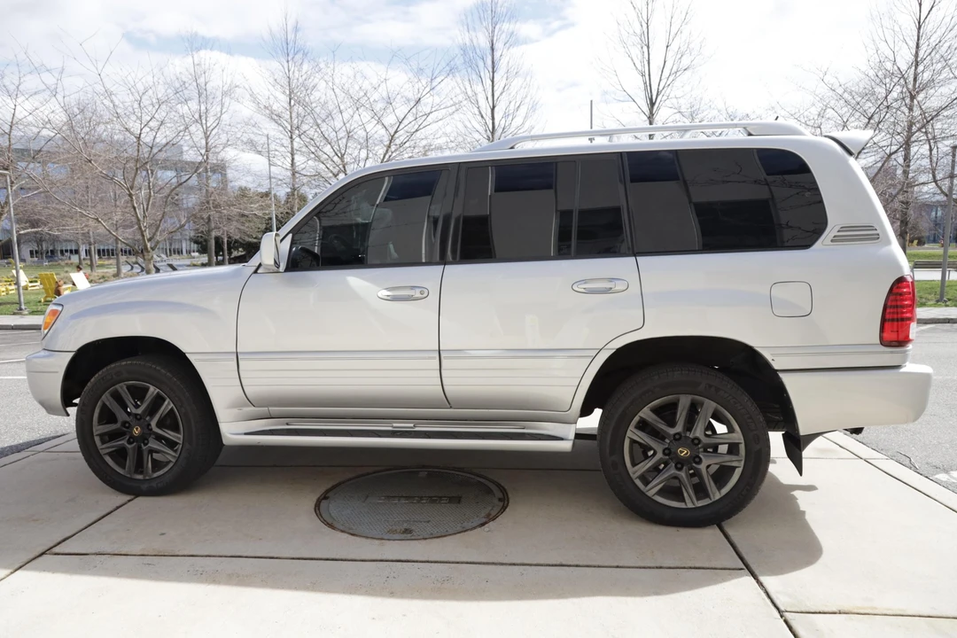2006 Lexus LX 2nd Gen - Image 6 of 31