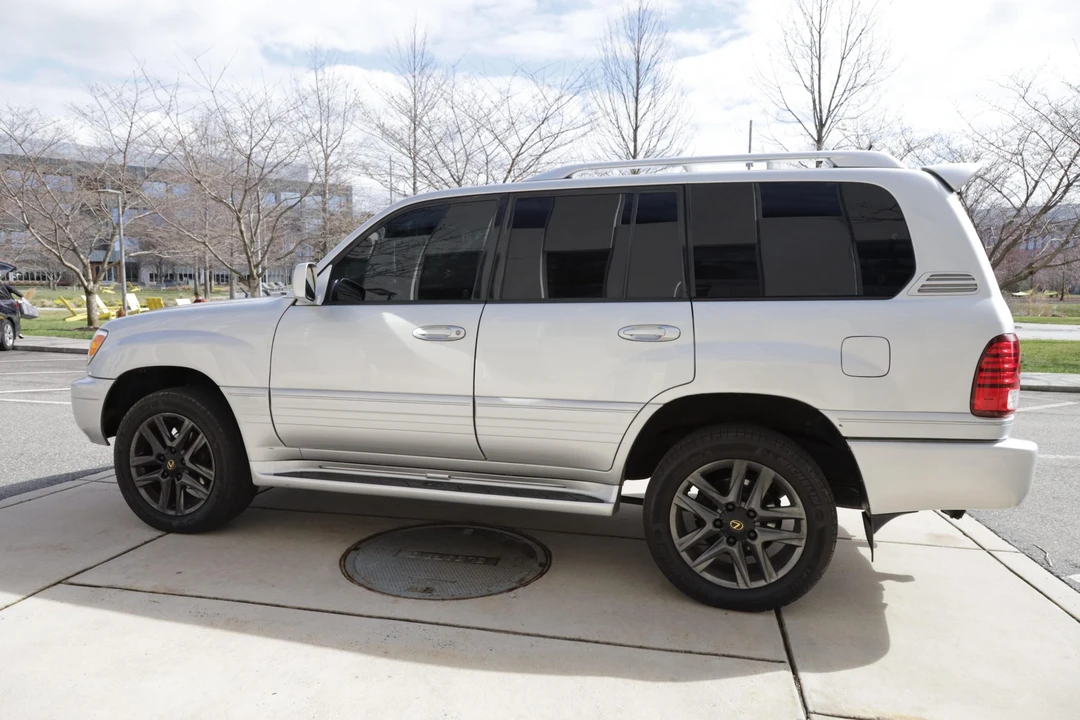 2006 Lexus LX 2nd Gen - Image 5 of 31