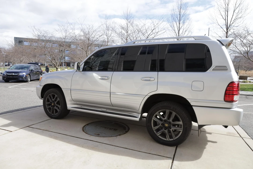 2006 Lexus LX 2nd Gen - Image 4 of 31