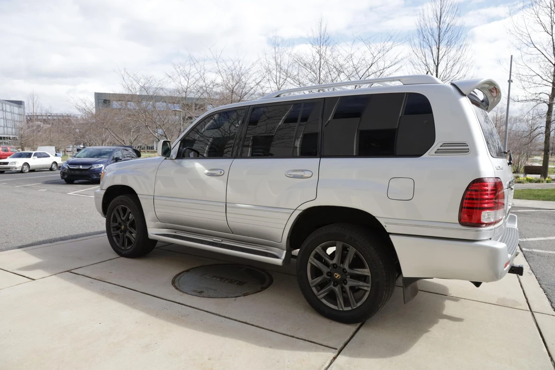 2006 Lexus LX 2nd Gen - Image 3 of 31