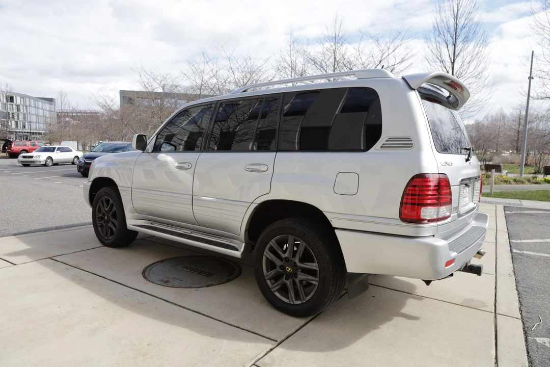 2006 Lexus LX 2nd Gen - Image 2 of 31