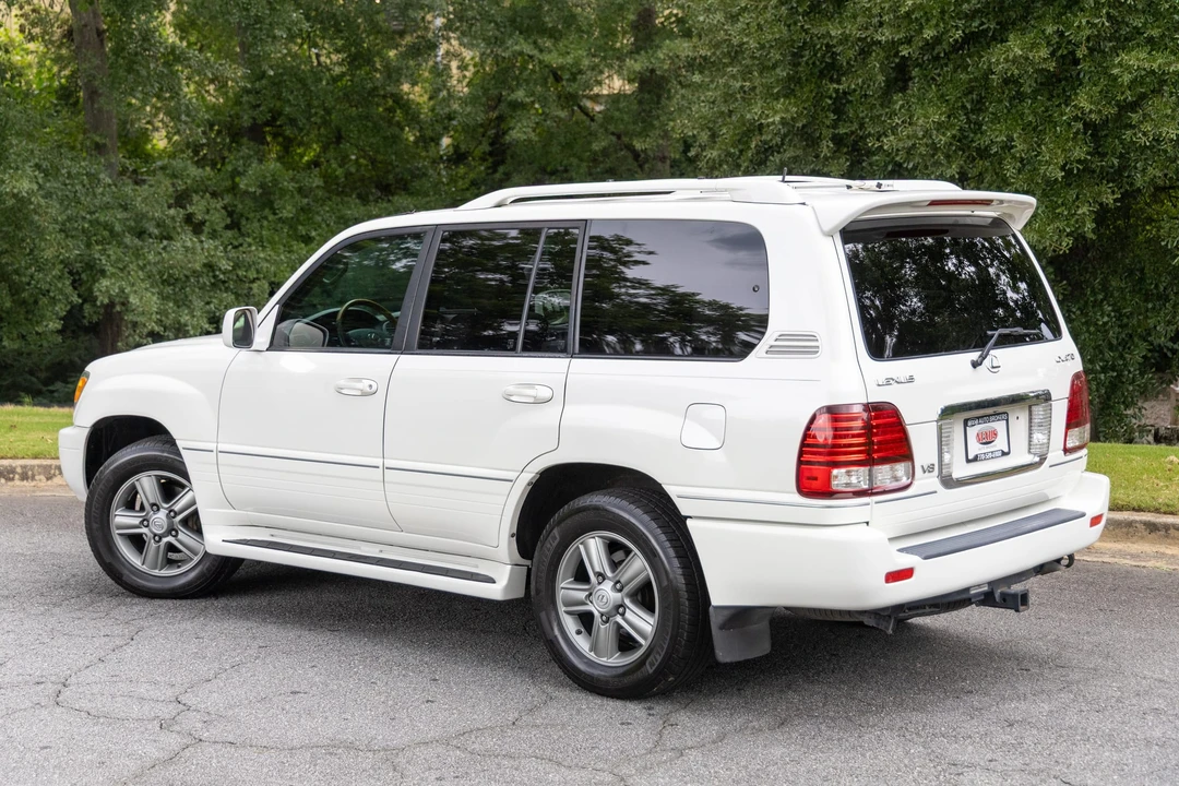 2006 Lexus LX 2nd Gen - Image 9 of 31