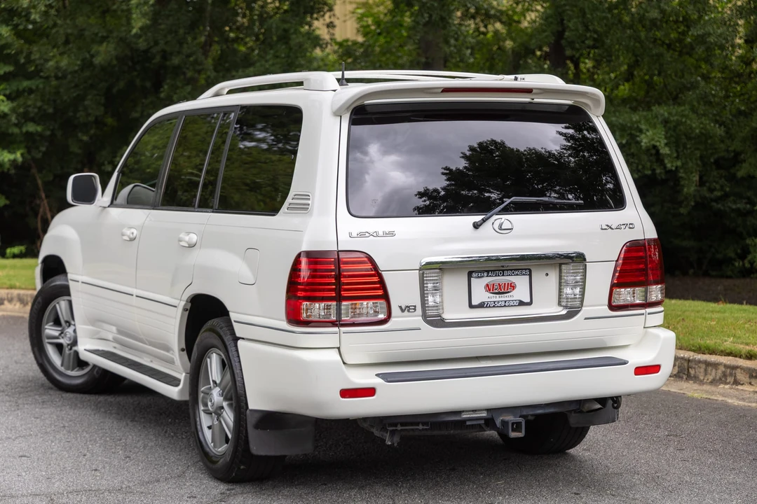 2006 Lexus LX 2nd Gen - Image 10 of 31