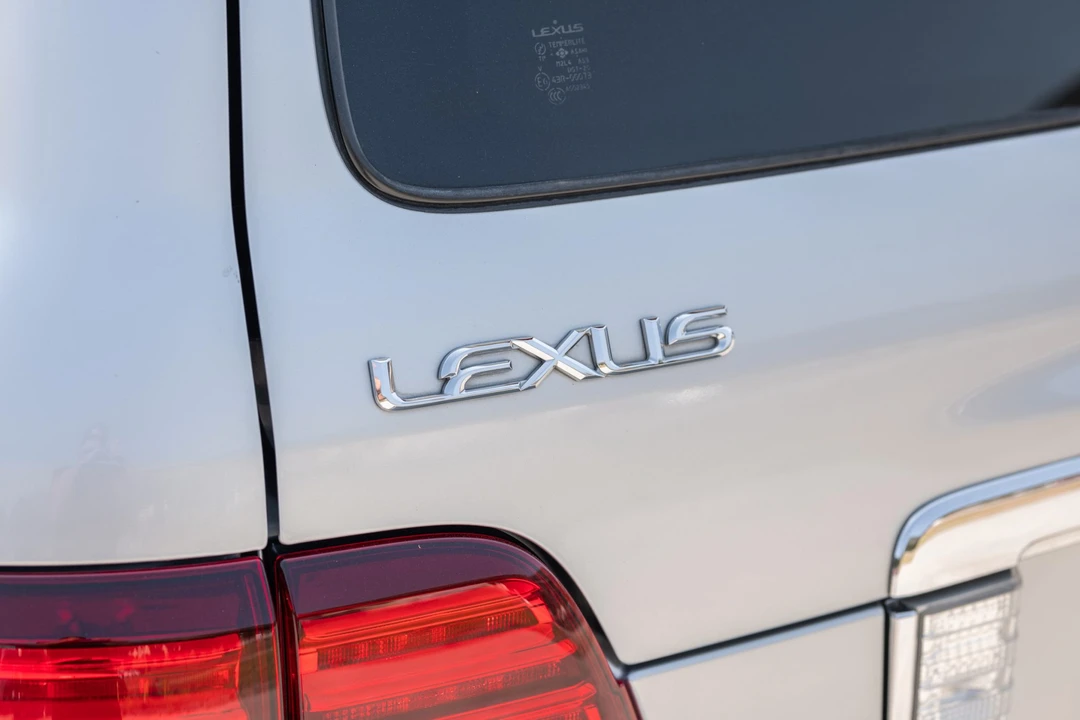 2006 Lexus LX 2nd Gen - Image 20 of 31