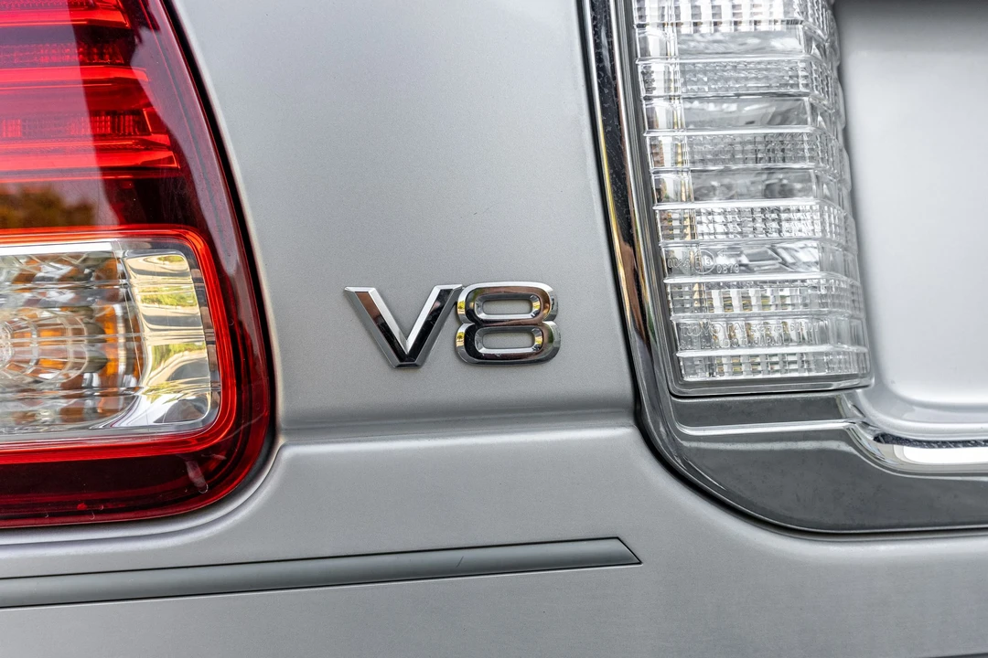2006 Lexus LX 2nd Gen - Image 19 of 31
