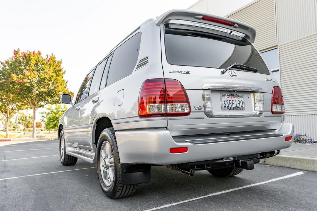 2006 Lexus LX 2nd Gen - Image 3 of 31