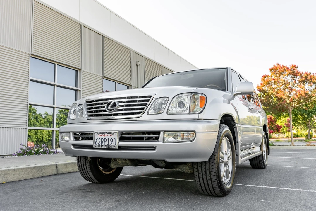 2006 Lexus LX 2nd Gen - Image 2 of 31