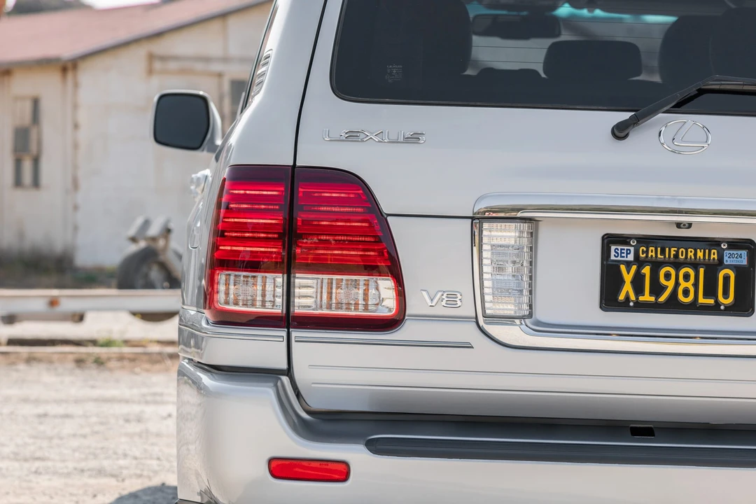 2006 Lexus LX 2nd Gen - Image 18 of 31