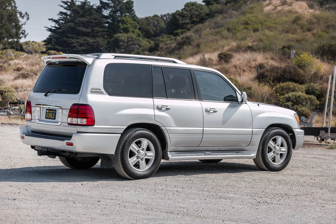 2006 Lexus LX 2nd Gen - Image 6 of 31