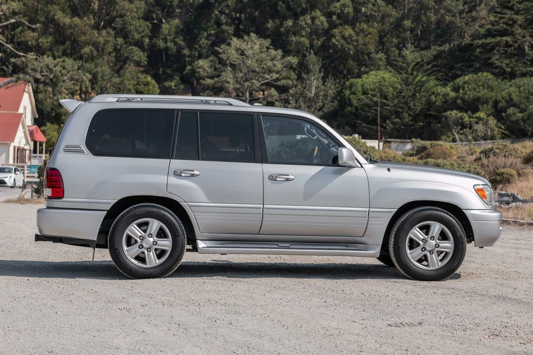 2006 Lexus LX 2nd Gen - Image 5 of 31