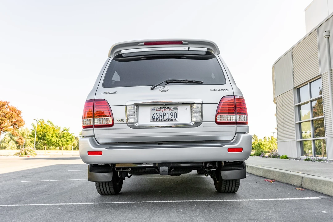 2006 Lexus LX 2nd Gen - Image 4 of 31