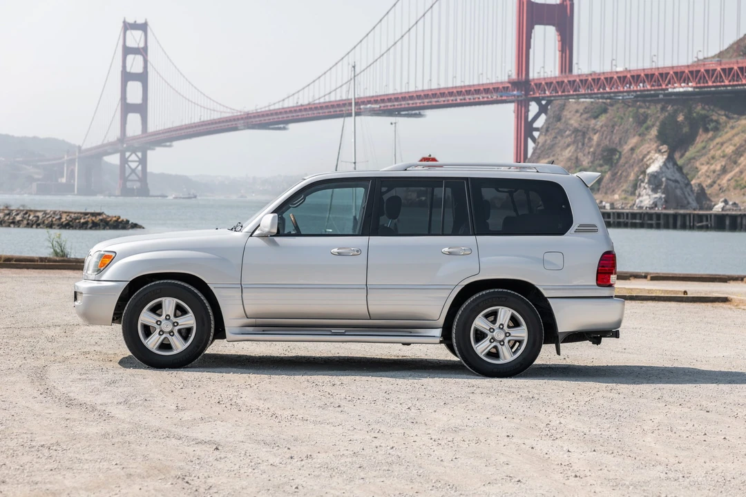 2006 Lexus LX 2nd Gen - Image 9 of 31