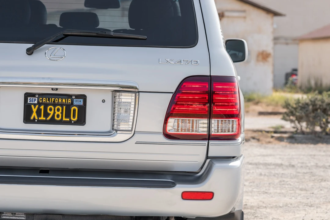 2006 Lexus LX 2nd Gen - Image 19 of 31