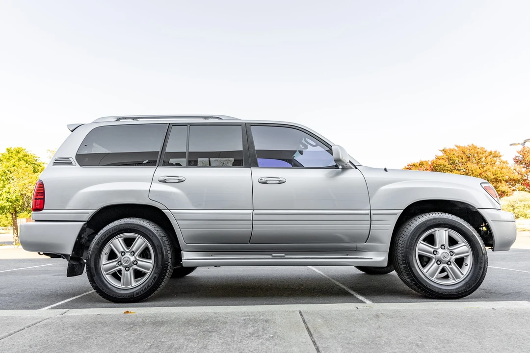 2006 Lexus LX 2nd Gen - Image 6 of 31
