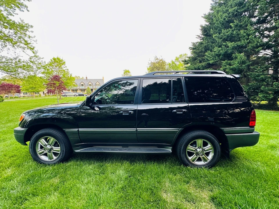 2006 Lexus LX 2nd Gen - Image 16 of 31