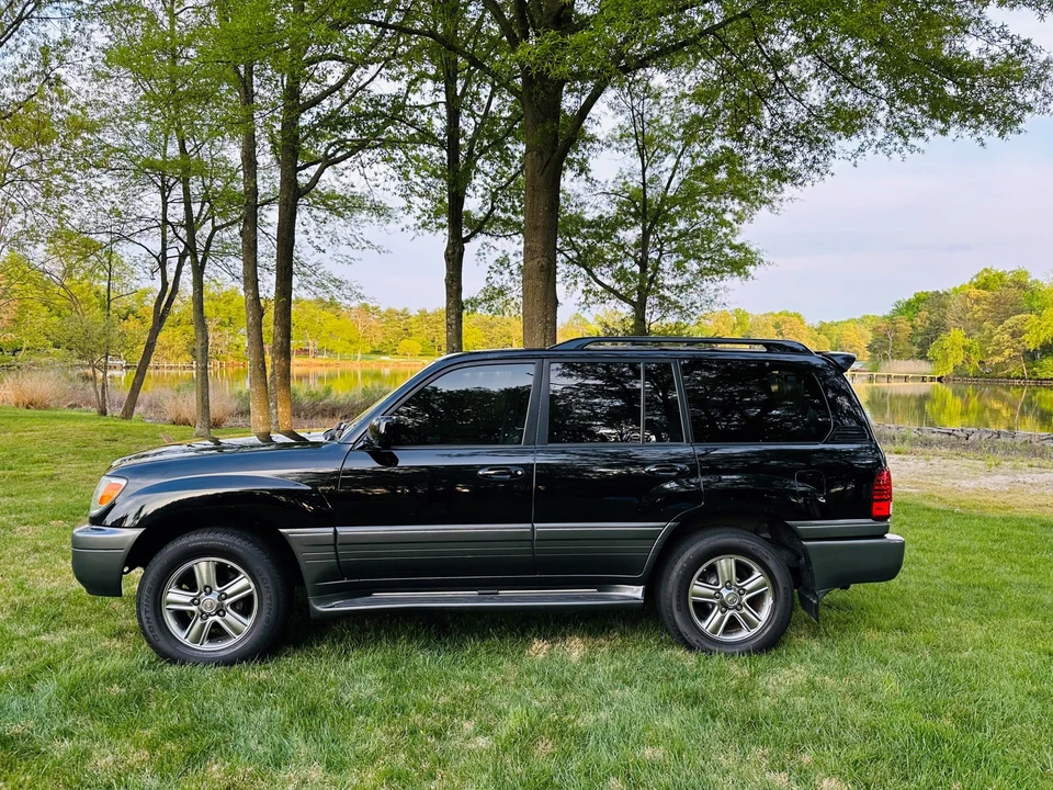 2006 Lexus LX 2nd Gen - Image 17 of 31