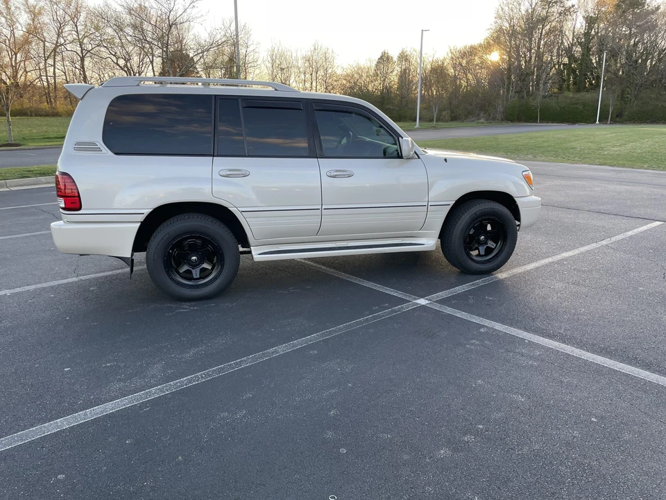 2006 Lexus LX 2nd Gen - Image 21 of 31