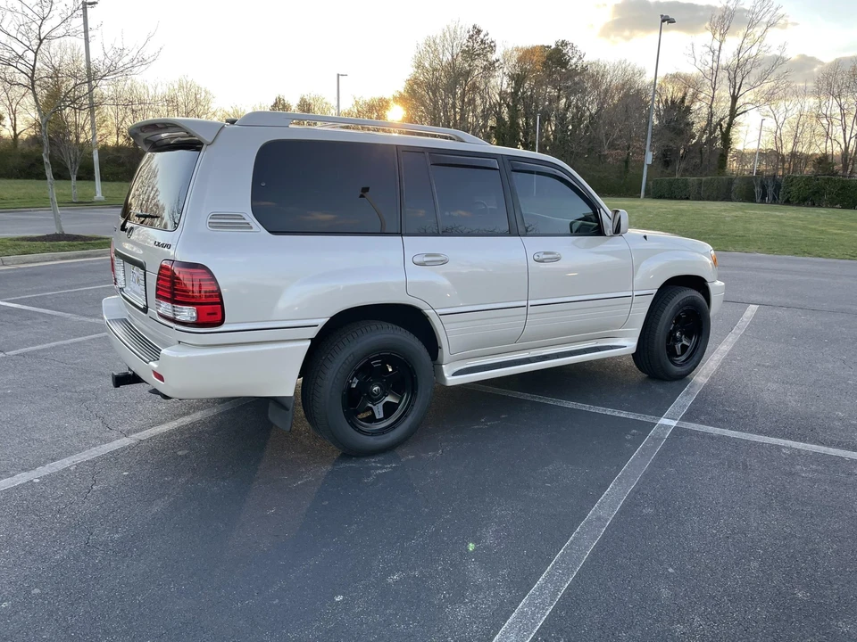 2006 Lexus LX 2nd Gen - Image 20 of 31
