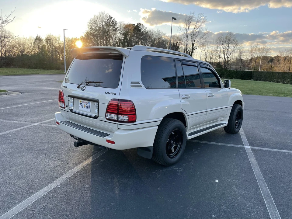 2006 Lexus LX 2nd Gen - Image 19 of 31