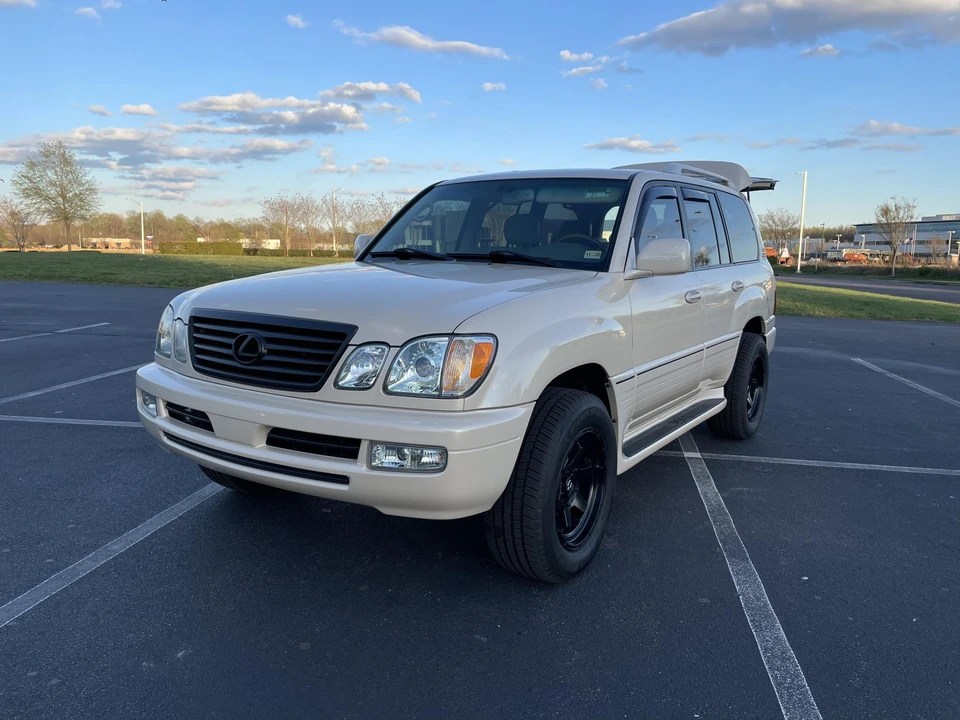 2006 Lexus LX 2nd Gen - Image 3 of 31