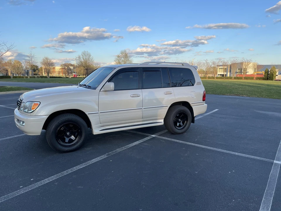 2006 Lexus LX 2nd Gen - Image 6 of 31