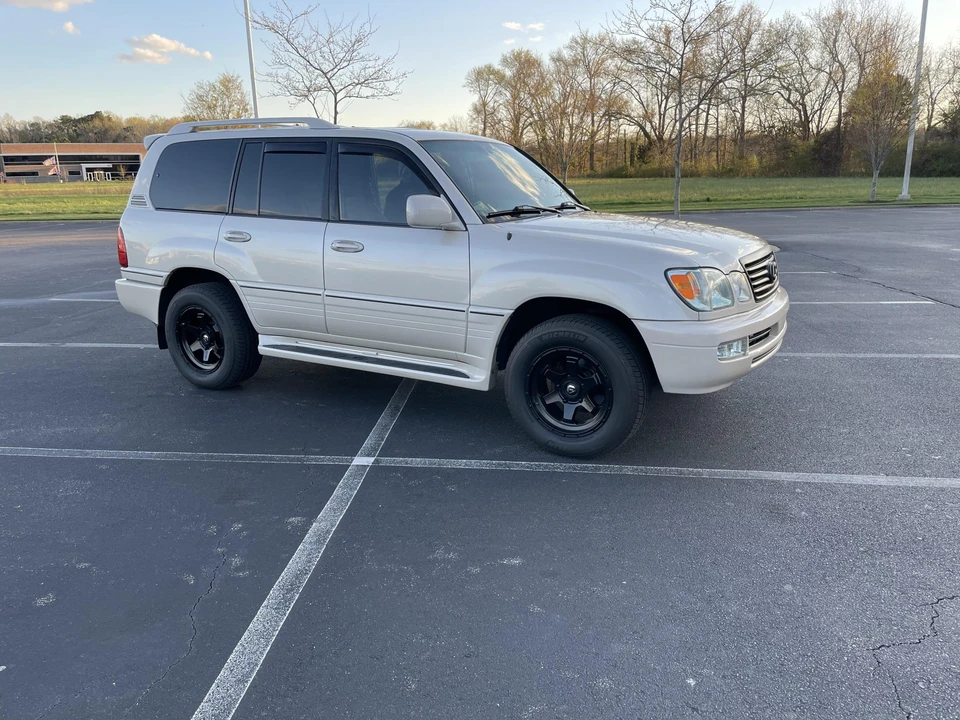2006 Lexus LX 2nd Gen - Image 23 of 31
