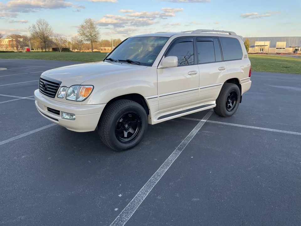 2006 Lexus LX 2nd Gen - Image 4 of 31