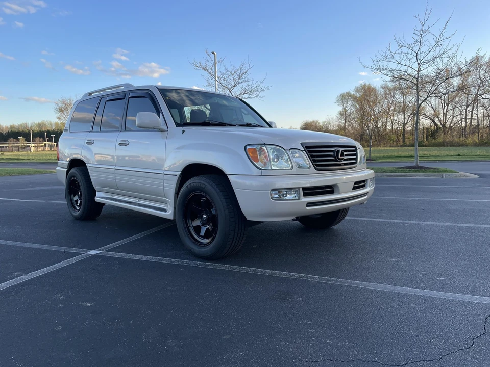2006 Lexus LX 2nd Gen - Image 25 of 31