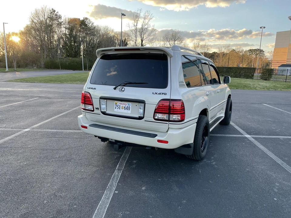 2006 Lexus LX 2nd Gen - Image 17 of 31