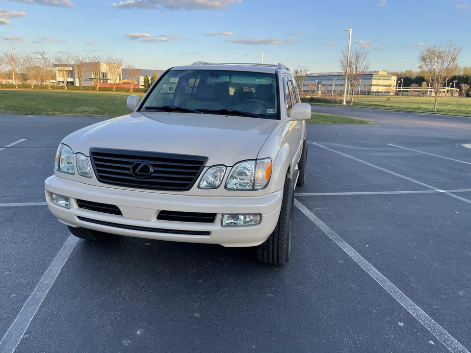 2006 Lexus LX 2nd Gen - Image 2 of 31
