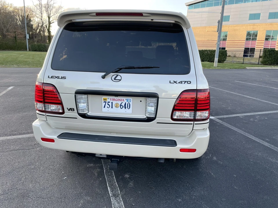 2006 Lexus LX 2nd Gen - Image 13 of 31