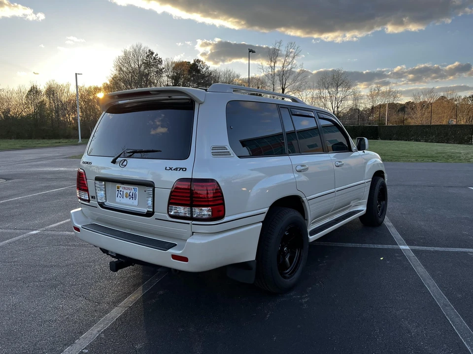 2006 Lexus LX 2nd Gen - Image 18 of 31