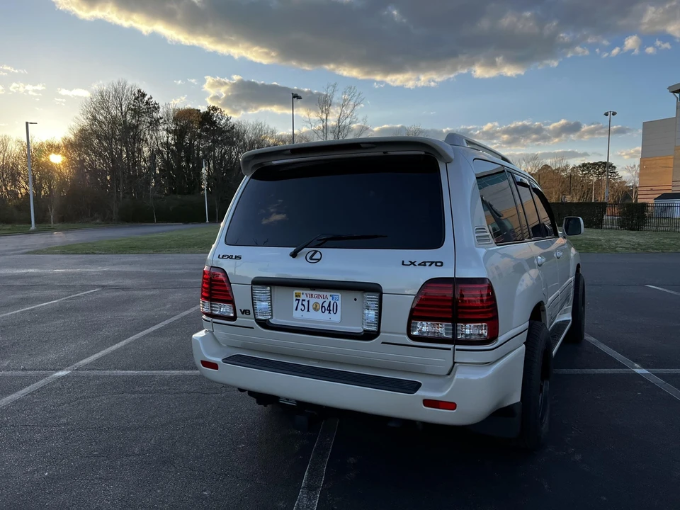 2006 Lexus LX 2nd Gen - Image 16 of 31