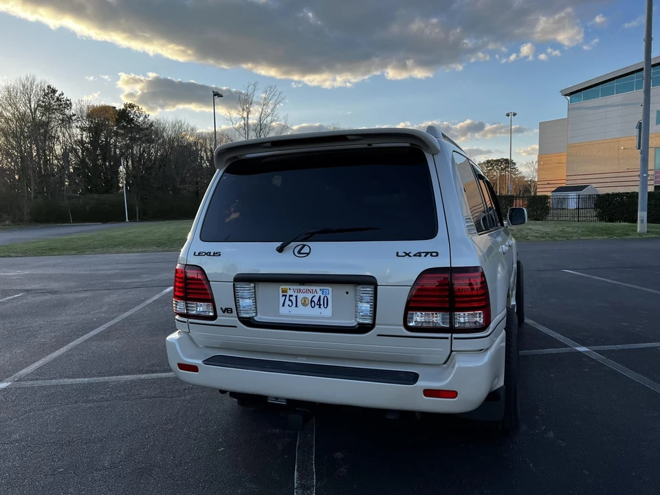2006 Lexus LX 2nd Gen - Image 15 of 31