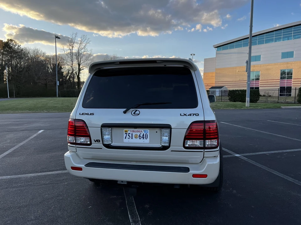 2006 Lexus LX 2nd Gen - Image 14 of 31