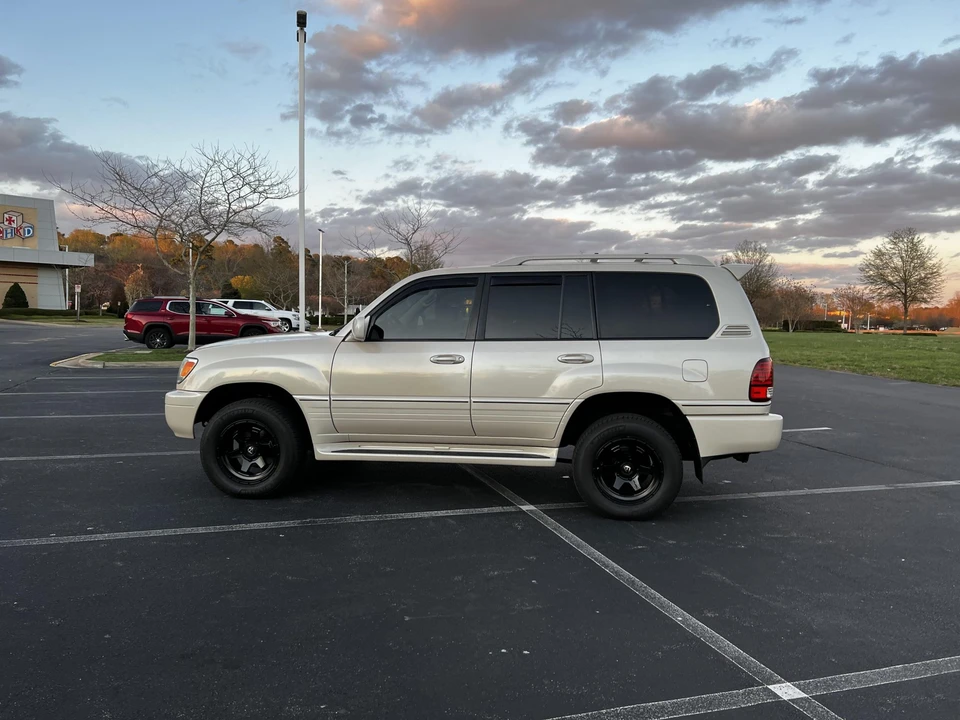 2006 Lexus LX 2nd Gen - Image 8 of 31
