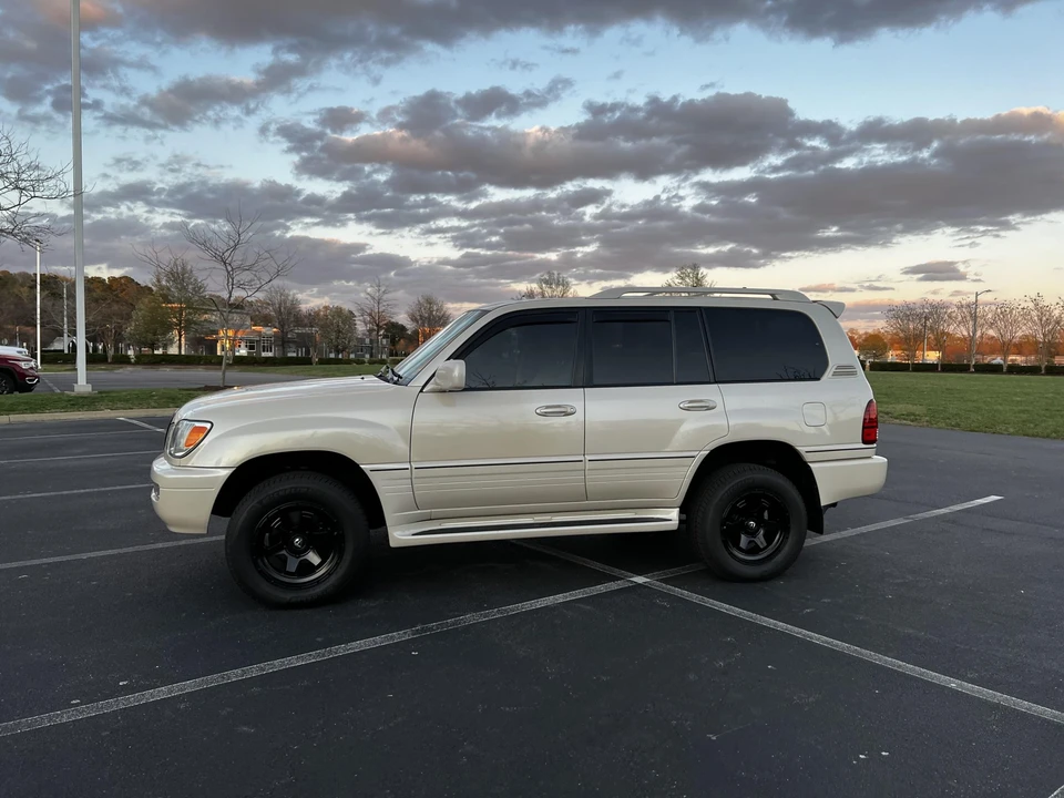 2006 Lexus LX 2nd Gen - Image 7 of 31