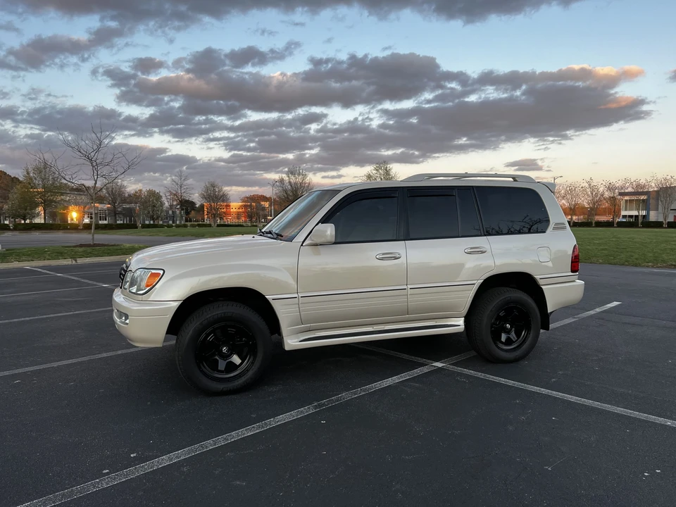 2006 Lexus LX 2nd Gen - Image 5 of 31
