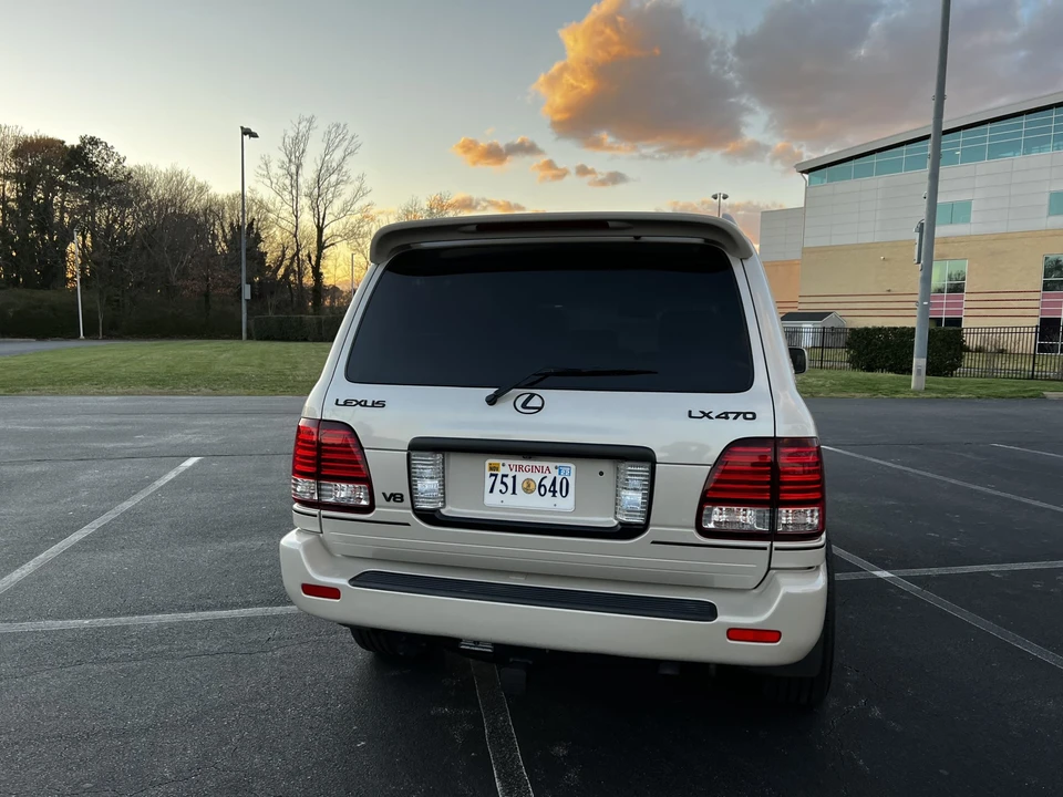 2006 Lexus LX 2nd Gen - Image 12 of 31