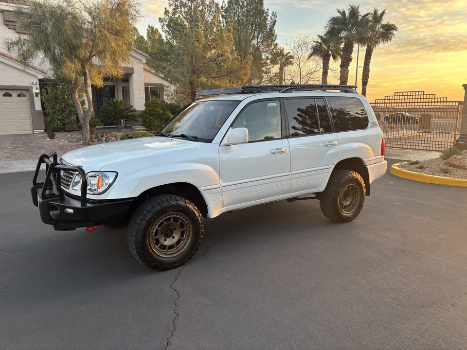 2006 Lexus LX 2nd Gen - Image 19 of 31