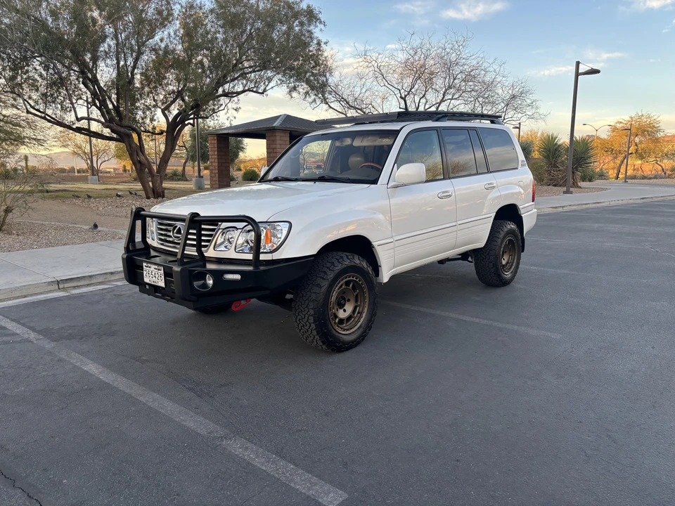 2006 Lexus LX 2nd Gen - Image 3 of 31