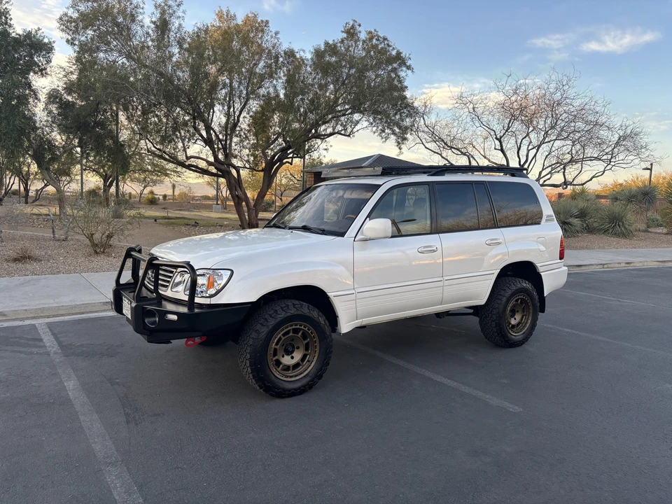 2006 Lexus LX 2nd Gen - Image 2 of 31